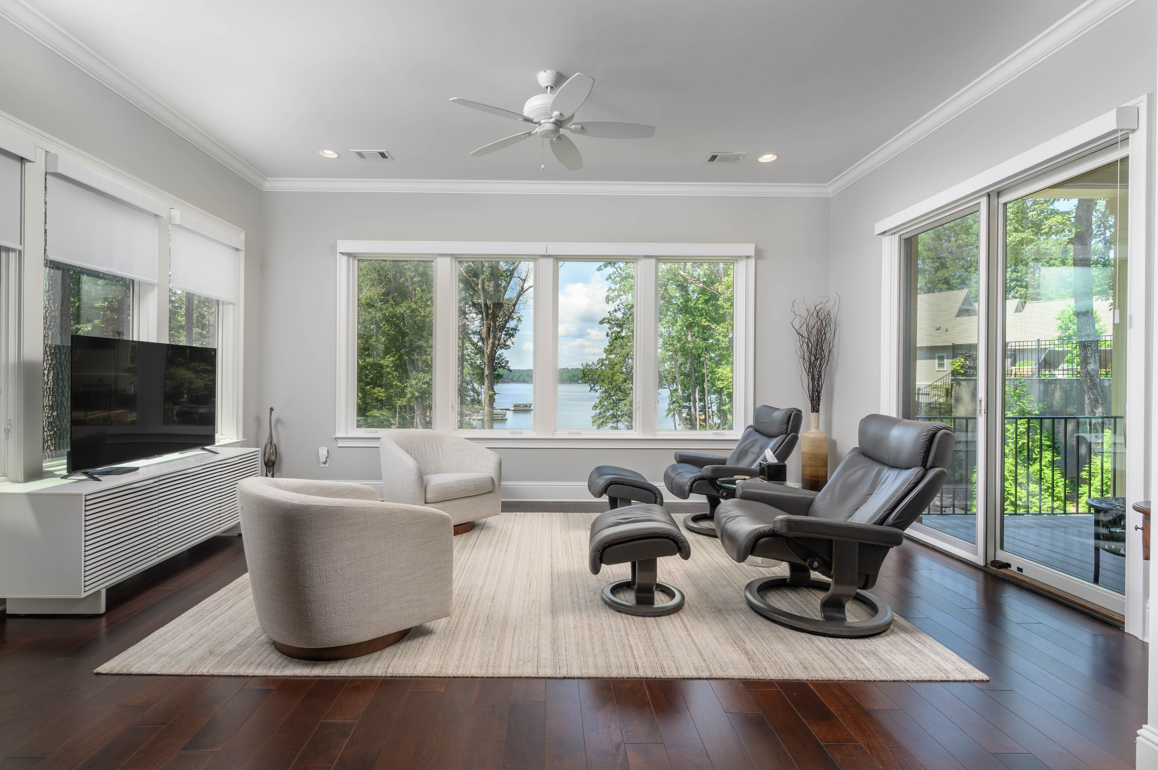 2711 Linger Longer Drive image 9